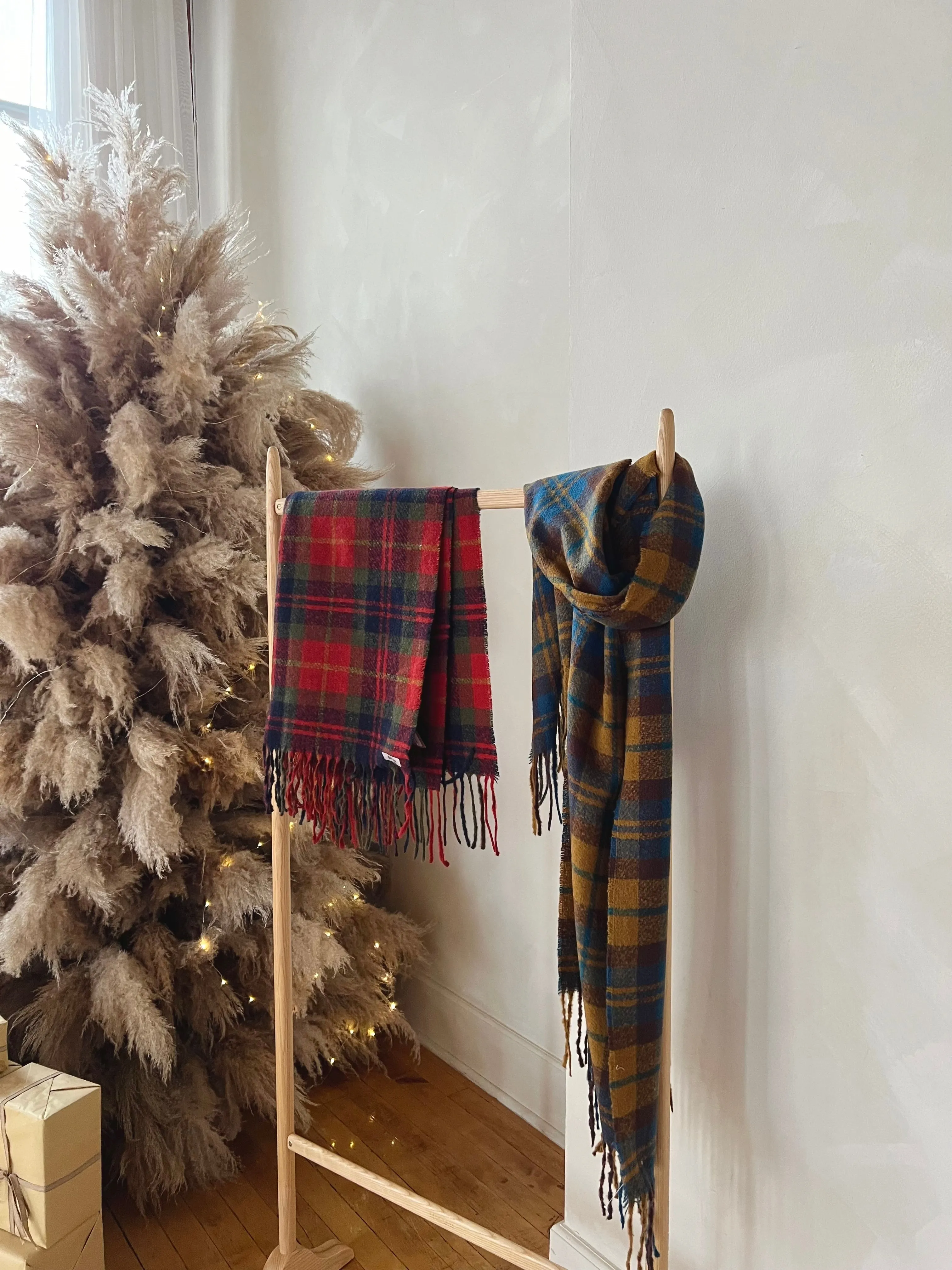 RANGE Plaid scarf