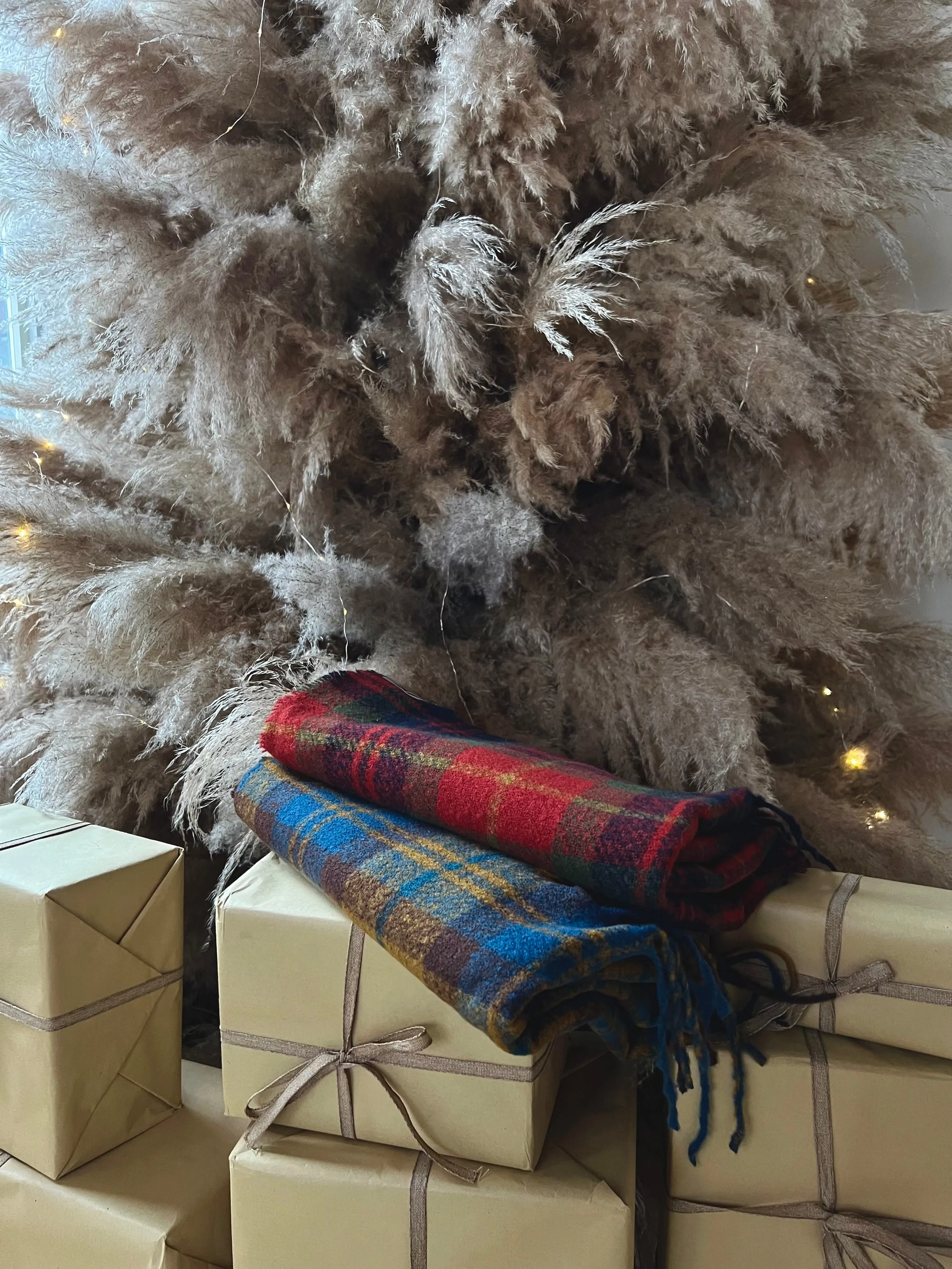 RANGE Plaid scarf