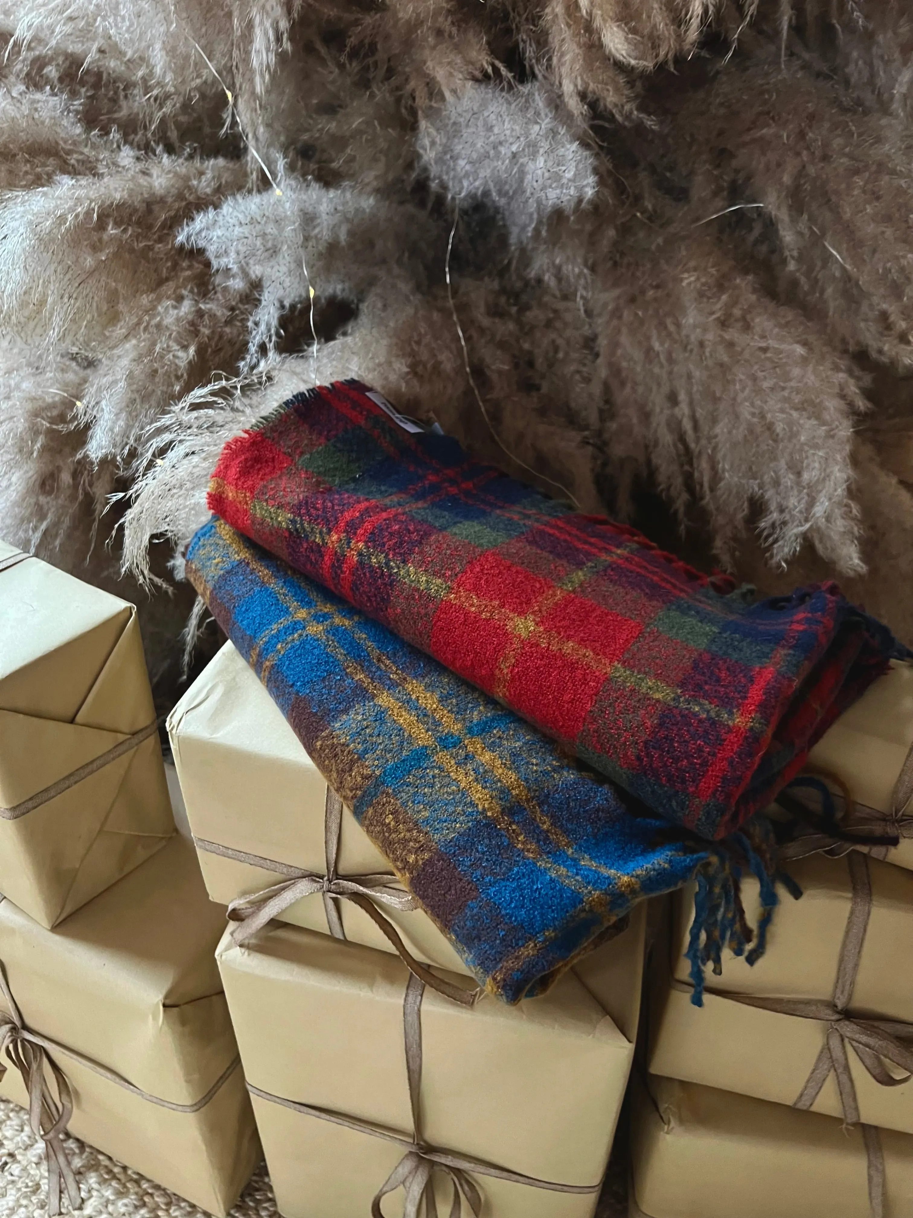 RANGE Plaid scarf