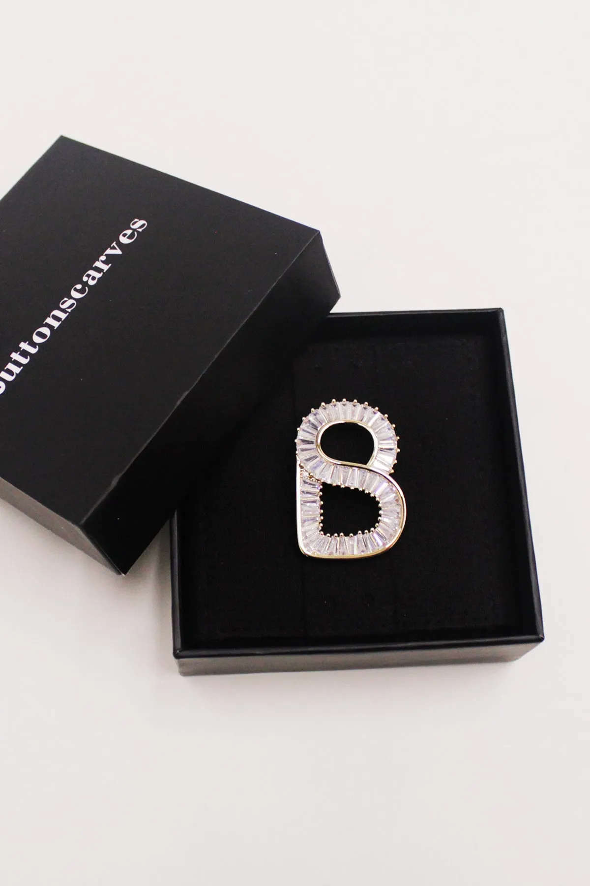 The Lavish Signature Brooch in Gold